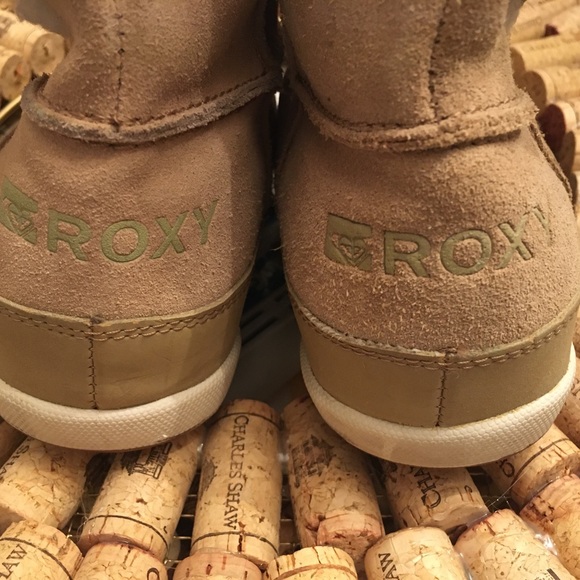 Sz5 ROXY “black diamond low” Tan suede Leather w/faux shearling. Velcro closure. - Picture 3 of 6